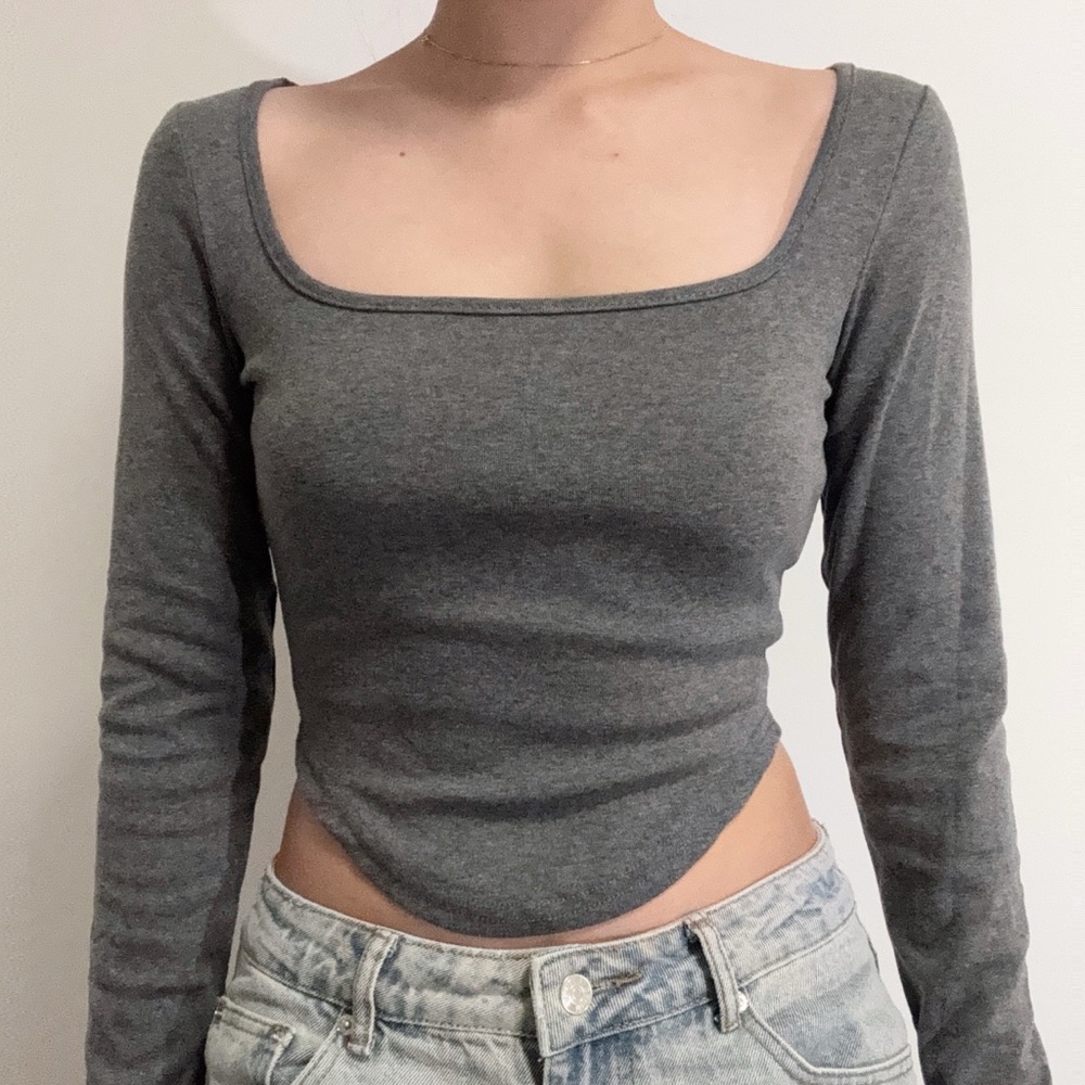 super flattering grey long sleeve
